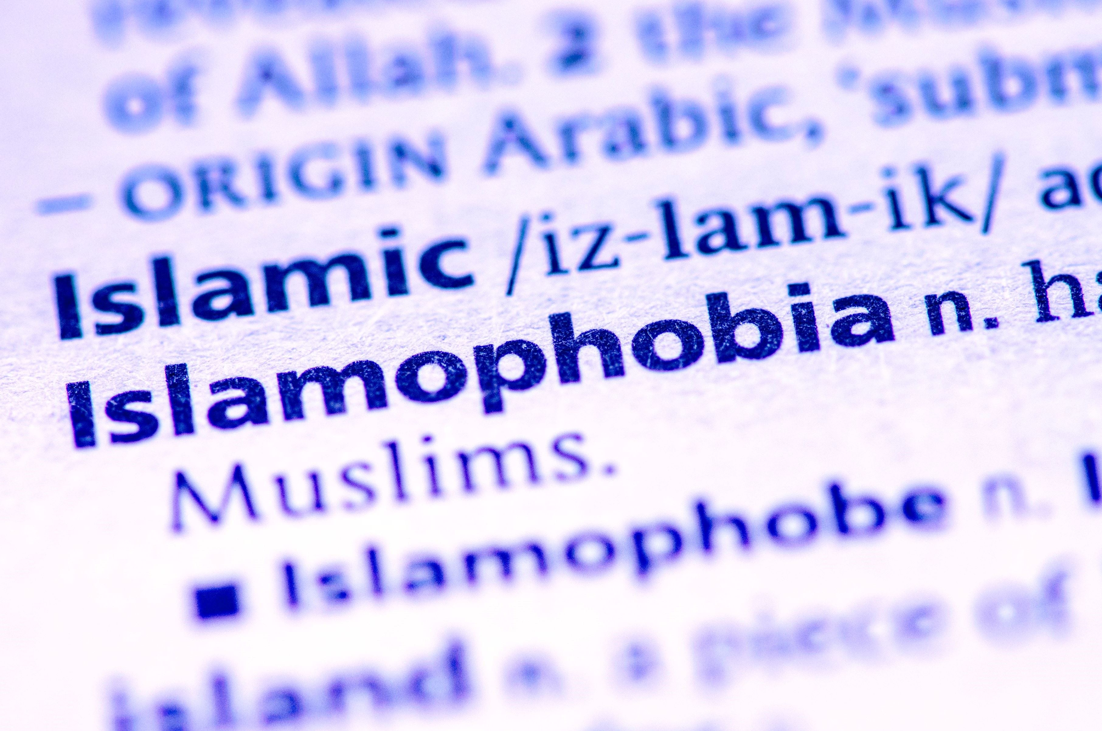 La sfida di E. contro l’islamofobia.